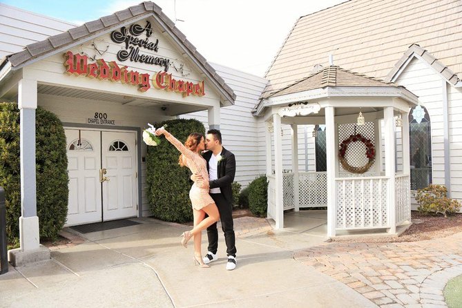 Las Vegas Wedding at A Special Memory Wedding Chapel - Music, flowers, and the small touches that actually matter