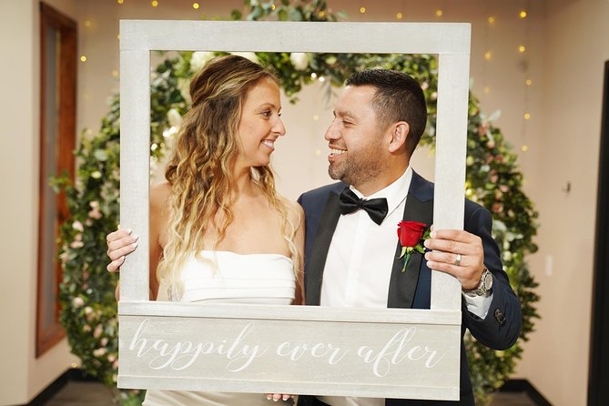 Las Vegas Wedding at The Little Vegas Chapel - Digital photos: choosing your 5 images and getting them online