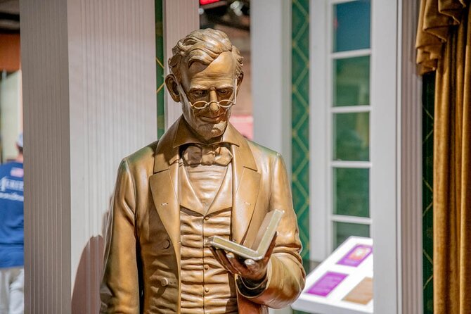 Lincoln Assassination with Ford's Theatre & Petersen House Entry - Ford’s Theatre Museum and the guided theater visit