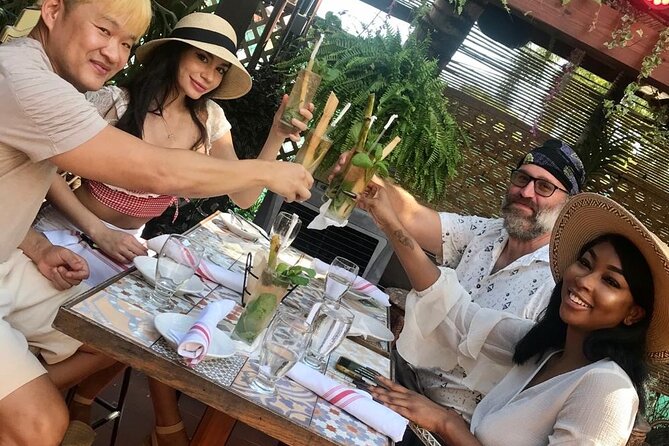 Little Havana Food and Walking Tour in Miami - Havana Classic Cigar: watching a cubano get rolled live