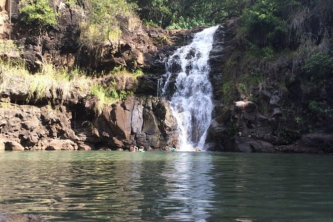 Majestic Circle Island Tour with Lunch - Byodo-In Temple Hawaii: A Calm Stop in a Mountain Backdrop