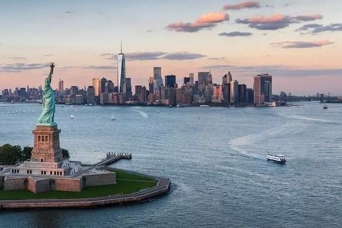 Manhattan Sky Tour: New York Helicopter Flight - Downtown Views: Governor’s Island, Ground Zero, and the Harbor Edge