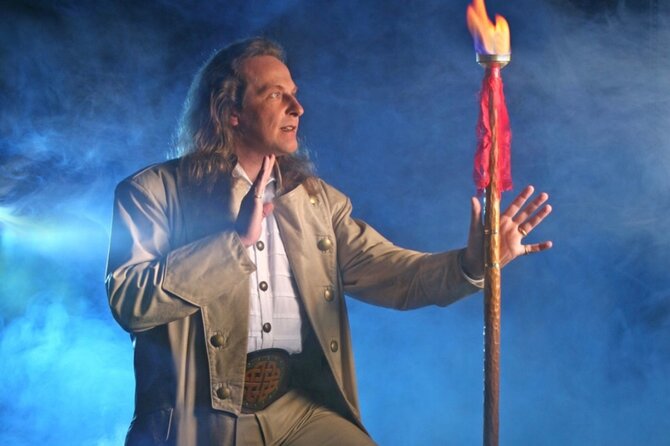 Masters of Magic Show at Las Vegas Magic Theater - The main act: magic within arm’s reach and real audience participation