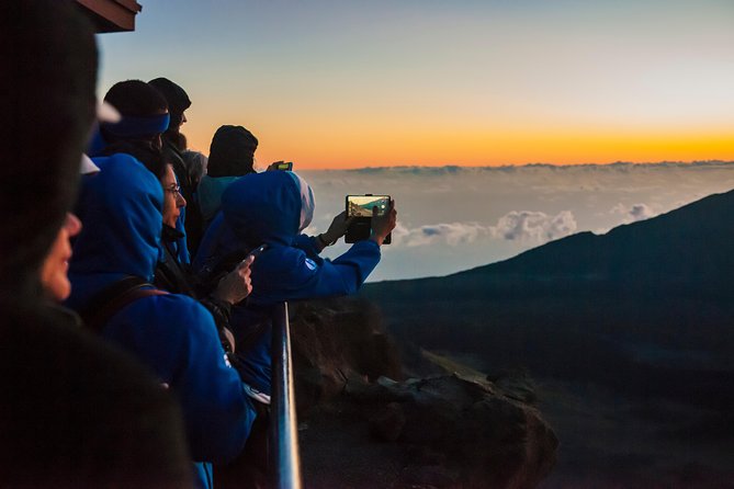 Maui: Haleakala Sunrise Spectacular with Local Breakfast - Haleakala Crater and Visitor Center timing: how to manage the cold
