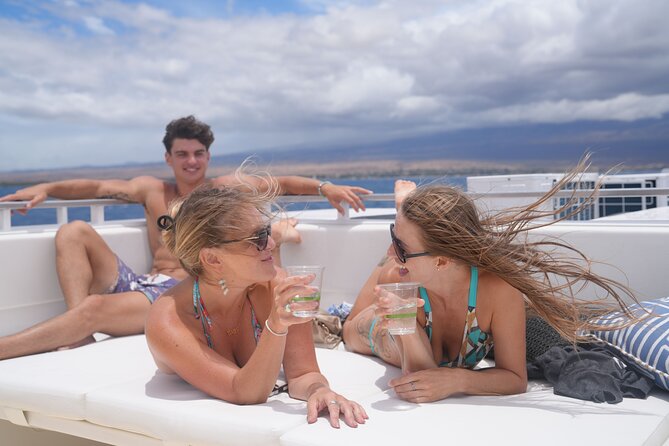 Maui: Molokini and Turtles Luxury Yacht Snorkel - Turtle Town snorkeling for Hawaiian green sea turtles