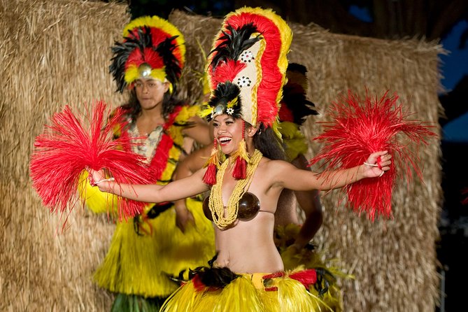 Maui Nui Luau at the Sheraton Maui Resort & Spa - What the pre-show feels like along the grounds