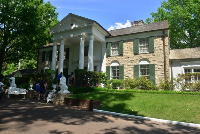 Memphis City Tour with Optional Riverboat Cruise & Sun Studio Add-On Options - Lorraine Motel area, statues, and why this stop feels heavier
