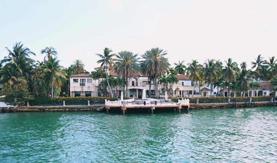 Miami: Biscayne Bay Millionaire's Homes Sightseeing Cruise - Fisher Island and South Beach: Where the Coastline Feels Different