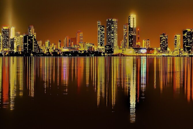 Miami Sightseeing Cruise on a Luxury Yacht - Celebrity Home Narration: how the guide turns the scenery into stories