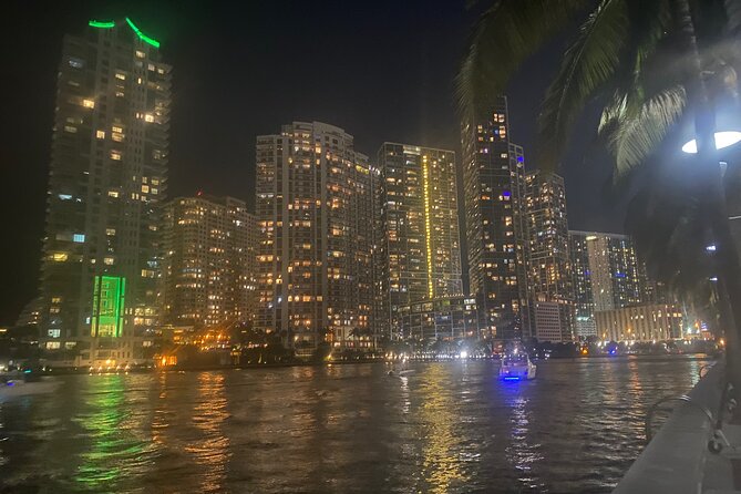 Miami Sightseeing Cruise on a Luxury Yacht - Crowd and Timing: the stuff that can turn a good cruise into a frustrating one