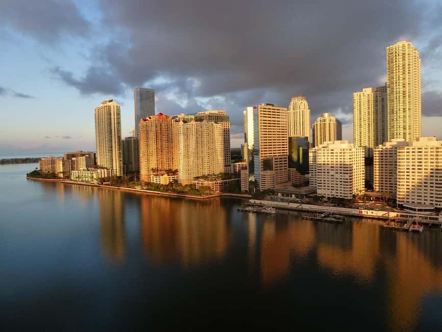 Miami Skyline Cruise of Millionaire Homes - Who Should Book This Miami Millionaire Homes Cruise