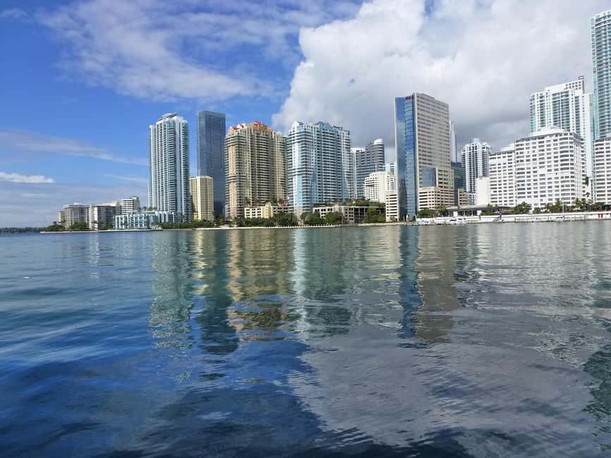 Miami Skyline Cruise of Millionaire Homes - Following the Route: From Downtown Miami to the Island Chain
