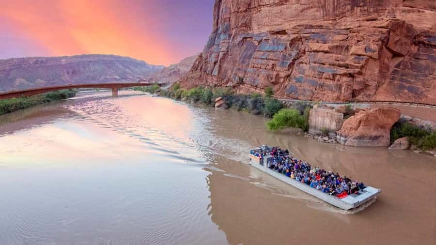 Moab: Colorado River Dinner Cruise with Music and Light Show - The Real Magic Starts When Moab Goes Dark