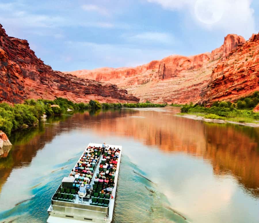 Moab: Colorado River Dinner Cruise with Music and Light Show - Should You Book Canyonlands By Night & Day?