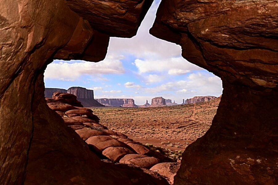 Monument Valley: Scenic 2.5-Hour Guided Tour - Sleeping Dragon and Chief’s Head, how your guide helps you read the valley