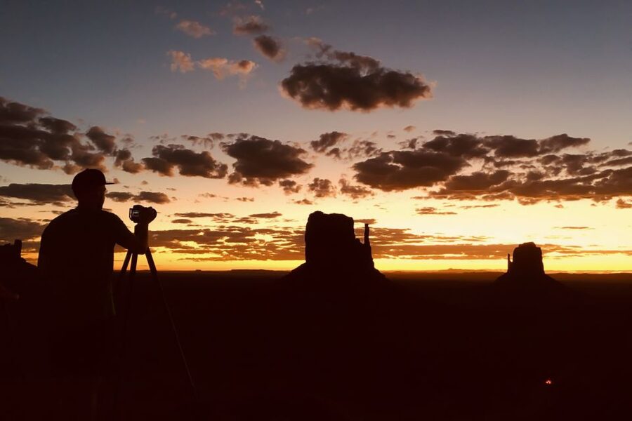 Monument Valley: Sunset Tour with Navajo Guide - Golden Hour at the Mitten Buttes and Sun’s Eye