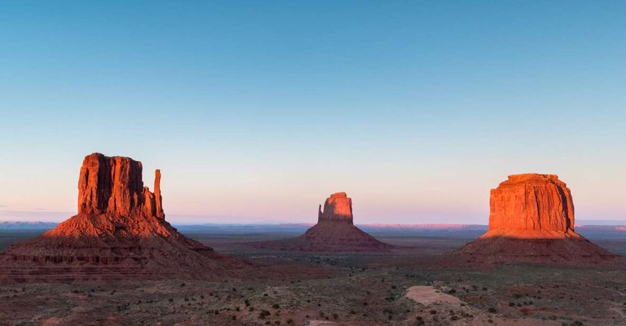 Monument Valley: Sunset Tour with Navajo Guide - Moccasin Arch, Totem Pole, and North Window Overlook