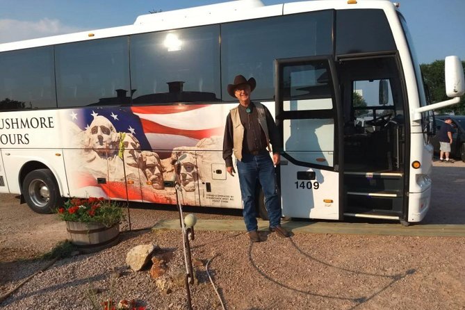 Mount Rushmore and Black Hills Tour with Two Meals and a Music Variety Show - Crazy Horse Memorial: independent time at a work in progress