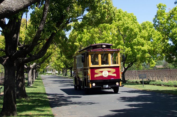 Napa Valley Wine Trolley Classic Tour - Lunch in a vineyard setting: the included meal that actually matters