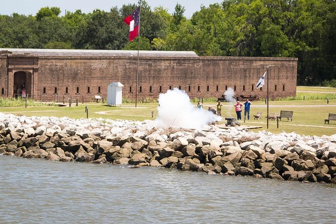 Narrated Harbor Luncheon Riverboat Cruise - Live narration: when it shines and when you should swap rooms