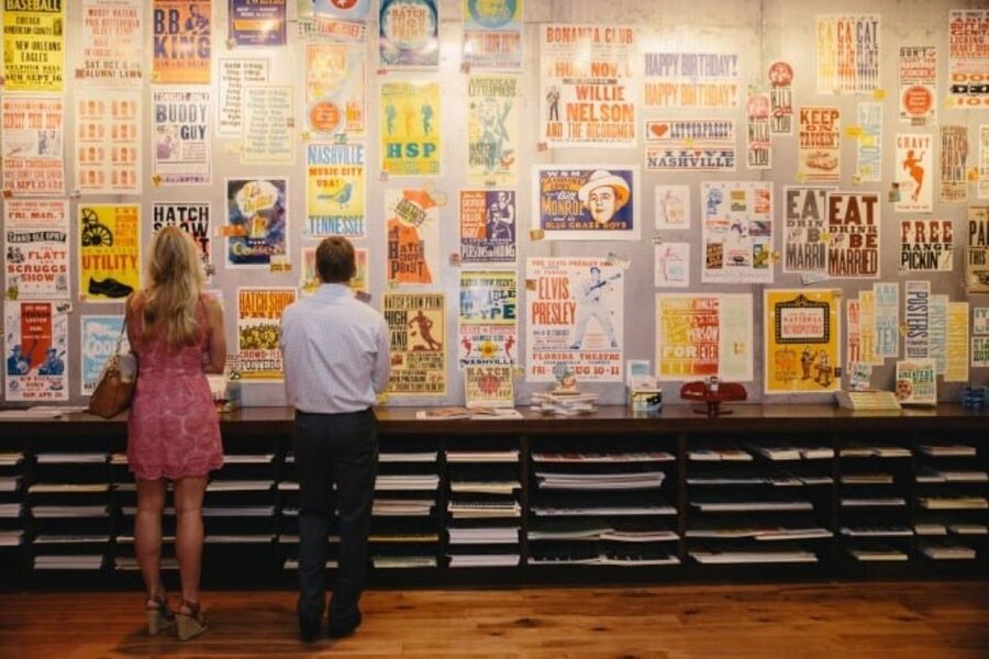 Nashville: Country Music Hall of Fame and Museum - Hall of Fame Rotunda, the plaques that land at the end for a reason