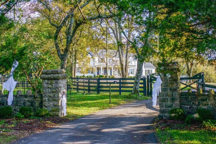 Nashville: Homes of the Stars Narrated Bus Tour - Celebrity Homes, Roadside Views, and Why This Tour Works