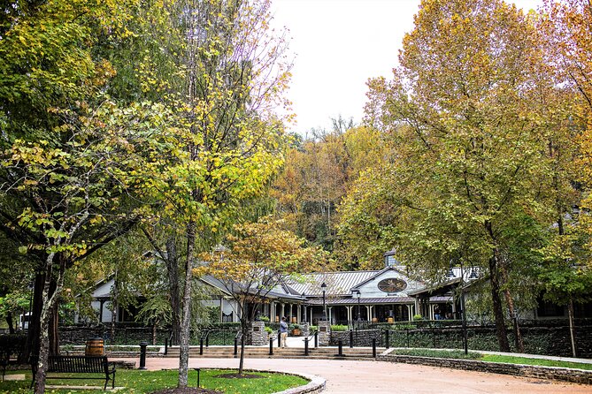 Nashville to Jack Daniel's Distillery Bus Tour + Whiskey Tastings - Where to eat in Lynchburg: lunch timing and Miss Mary Bobo’s