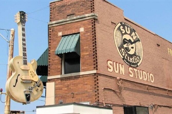 Nashville to Memphis Daytrip with Graceland VIP Tour and Sun Studio Admission - The coach experience: comfortable for many, tight for some