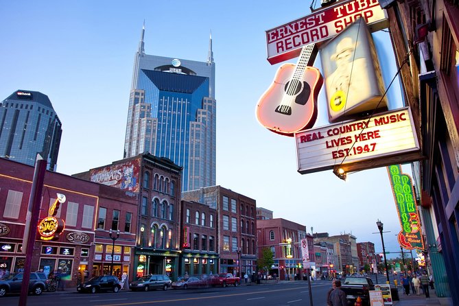 Nashville VIP Style Private Tour with Local Singer-Songwriter - Downtown Nashville and Broadway’s Honky-Tonk Row circuit