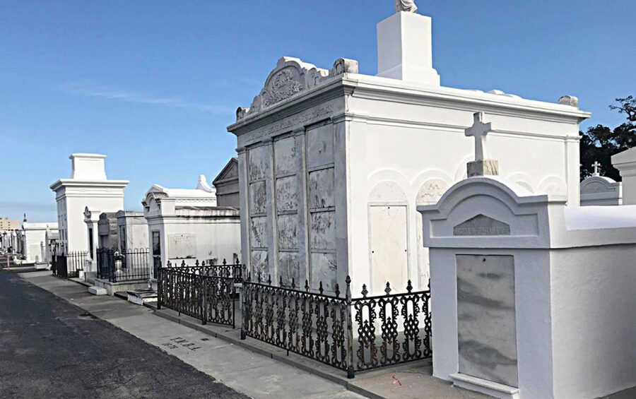 New Orleans: 2-Hour 15-Minute City and Cemetery Tour by Bus - Bayou St. John and Lake Pontchartrain: a change of scenery that refreshes your brain