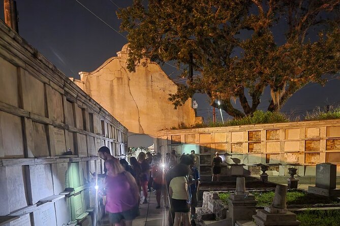 New Orleans Cemetery Bus Tour with Exclusive Cemetery Access - Why this bus tour works in New Orleans at night