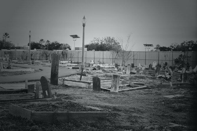 New Orleans Cemetery Bus Tour with Exclusive Cemetery Access - Bon’s Street Food and the drink plan before you go