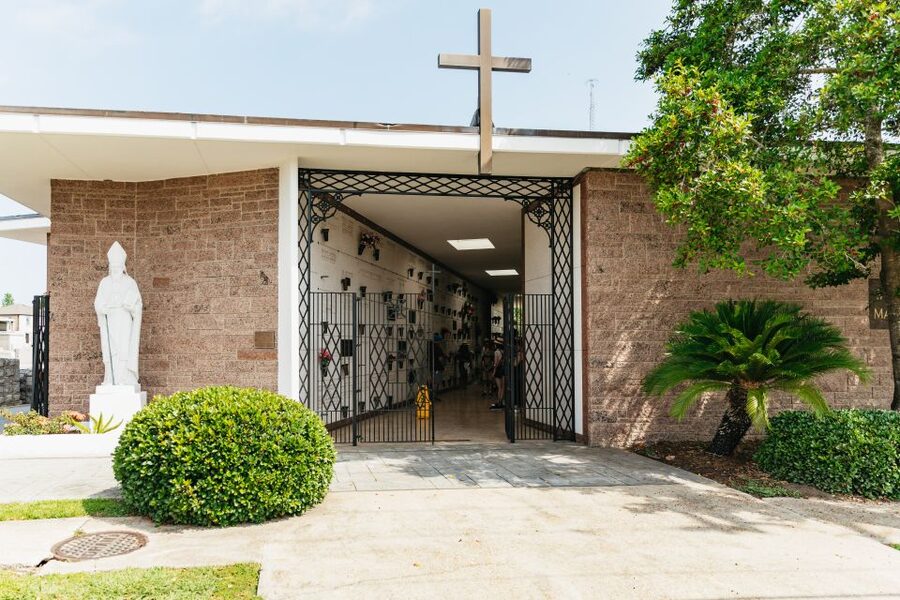 New Orleans: Cemetery Tour - Voodoo and the French Quarter, Explained While You Walk