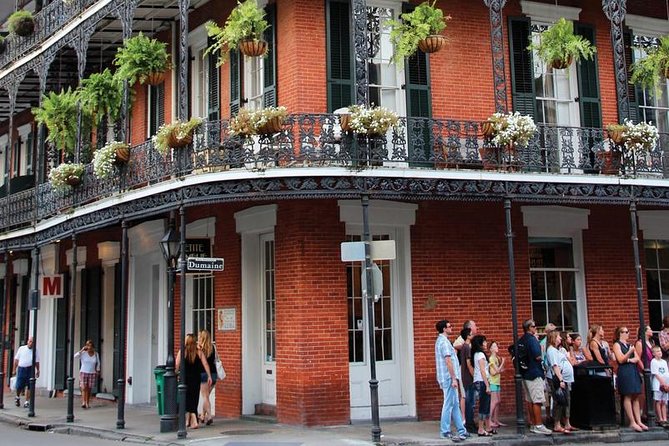 New Orleans City and Cemetery Sightseeing Tour - Comfort, pacing, and group size in real terms