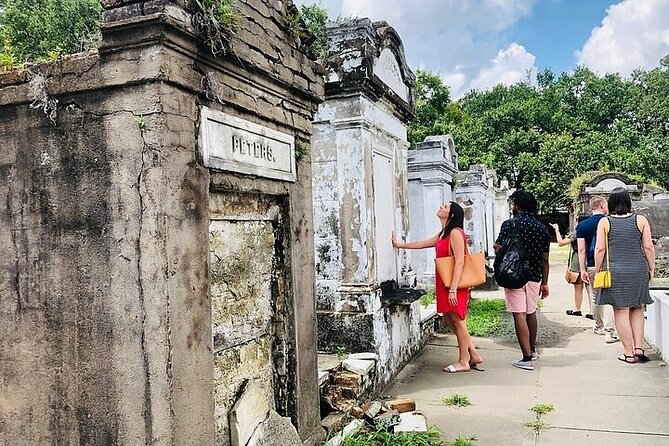 New Orleans City and Cemetery Tour with Garden District Stroll - St. Louis Cemetery No. 3, and why it’s built above ground