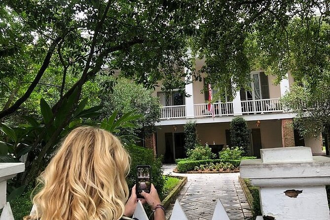 New Orleans City and Cemetery Tour with Garden District Stroll - Bayou St John stories, piracy legends, and voodoo on the route