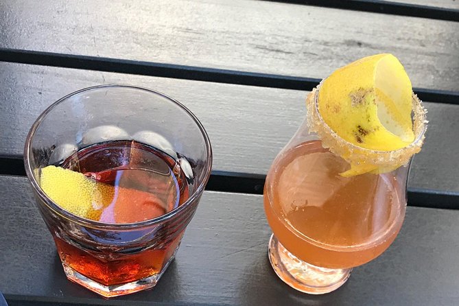 New Orleans Cocktail History Walking Tour in the French Quarter - Start at Patrick’s Bar Vin: grapefruit spiced Rum Punch in a courtyard mood