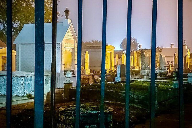 New Orleans Dead of Night Ghosts and Cemetery Bus Tour - Food, drinks, and what to pack for a night like this