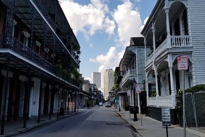 New Orleans French Quarter and Garden District Bike Tour - Lower Garden District: mansions, early 1800s wealth, and a quieter mood
