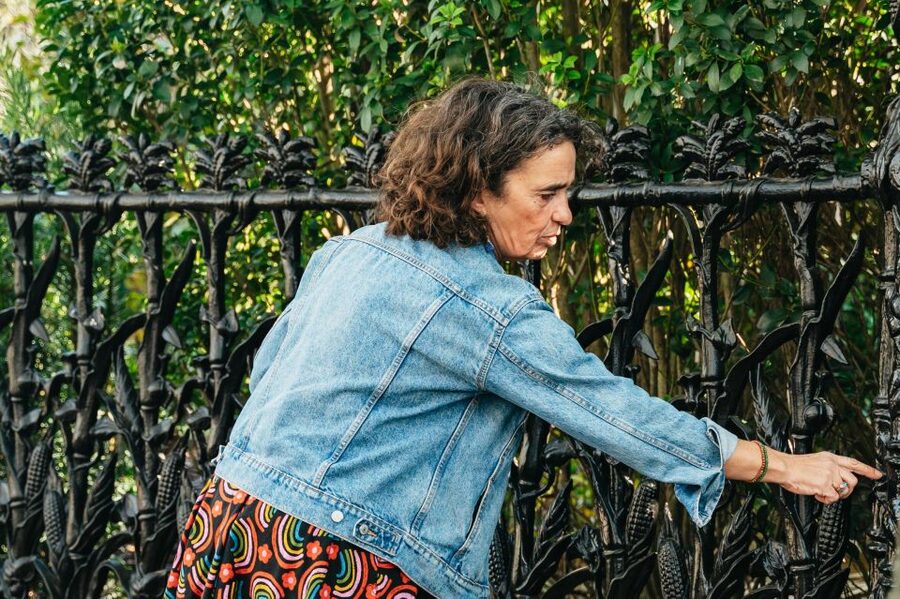 New Orleans: Garden District Guided Walking Tour - Lafayette Cemetery No. 1: what you see from the gates, and why locals explain it differently