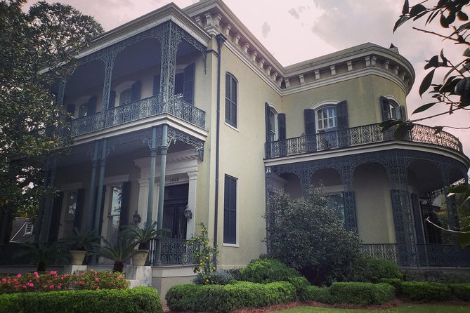 New Orleans Garden District History Walking Tour - Comfort, footing, and timing: what 2 hours feels like on the ground
