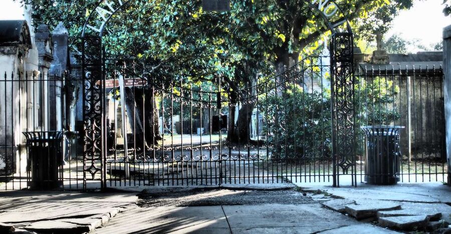 New Orleans: Garden District Tour - Should You Book French Quarter Phantoms’ Garden District Tour?