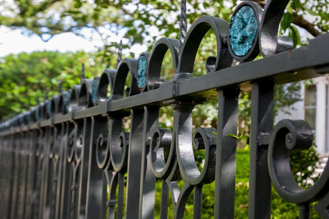 New Orleans Highlights of the Garden District Walking Tour - Stop 3: Buckner Mansion and the American Horror Story Pull