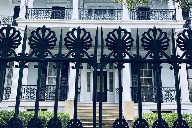 New Orleans Homes of the Rich and Famous Tour of the Garden District - How the Guides Actually Affect Your Experience (Bob, Jet, Chase, Drew, Toast)