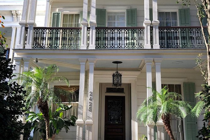 New Orleans Homes of the Rich and Famous Tour of the Garden District - Shoes, Weather, and the Reality of a Le Petit Bleu to St Charles Ave Walk