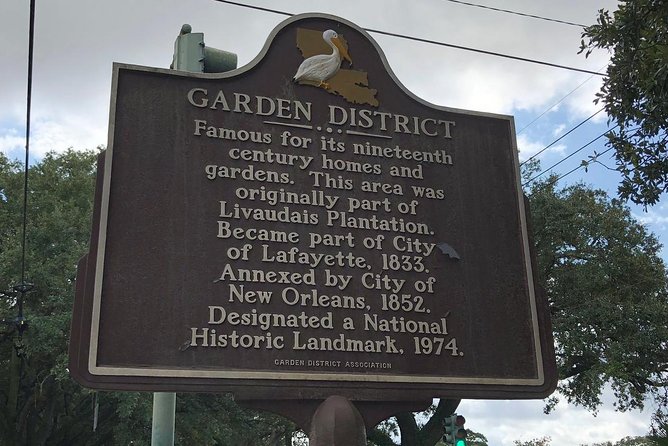 New Orleans Homes of the Rich and Famous Tour of the Garden District - 1 Hour 40 Minutes in the Garden District: Architecture, Movie Spots, and Big Stories