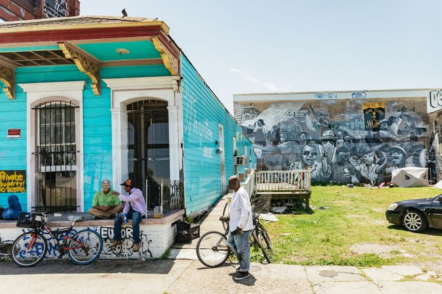 New Orleans: Sightseeing Bus Tour - City Park break, Cafe Du Monde, then Lake Pontchartrain views
