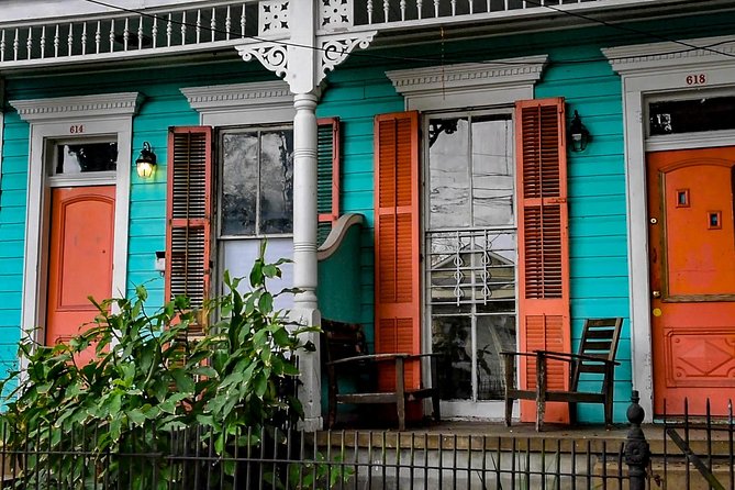 New Orleans Sightseeing City Tour - Garden District, Lafayette Cemetery No. 1, and Magazine Street in one sweep