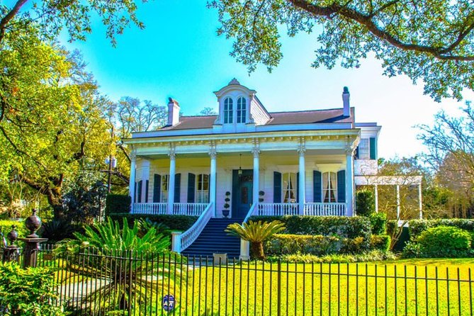 New Orleans Small-Group City Tour by Van - Lake Lawn Metairie: Above-Ground Burial and a Different Kind of New Orleans Stop