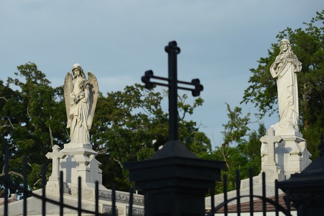 New Orleans St. Louis Cemetery No. 3 Walking Tour - Meeting at 3421 Esplanade Ave, and how to plan your timing